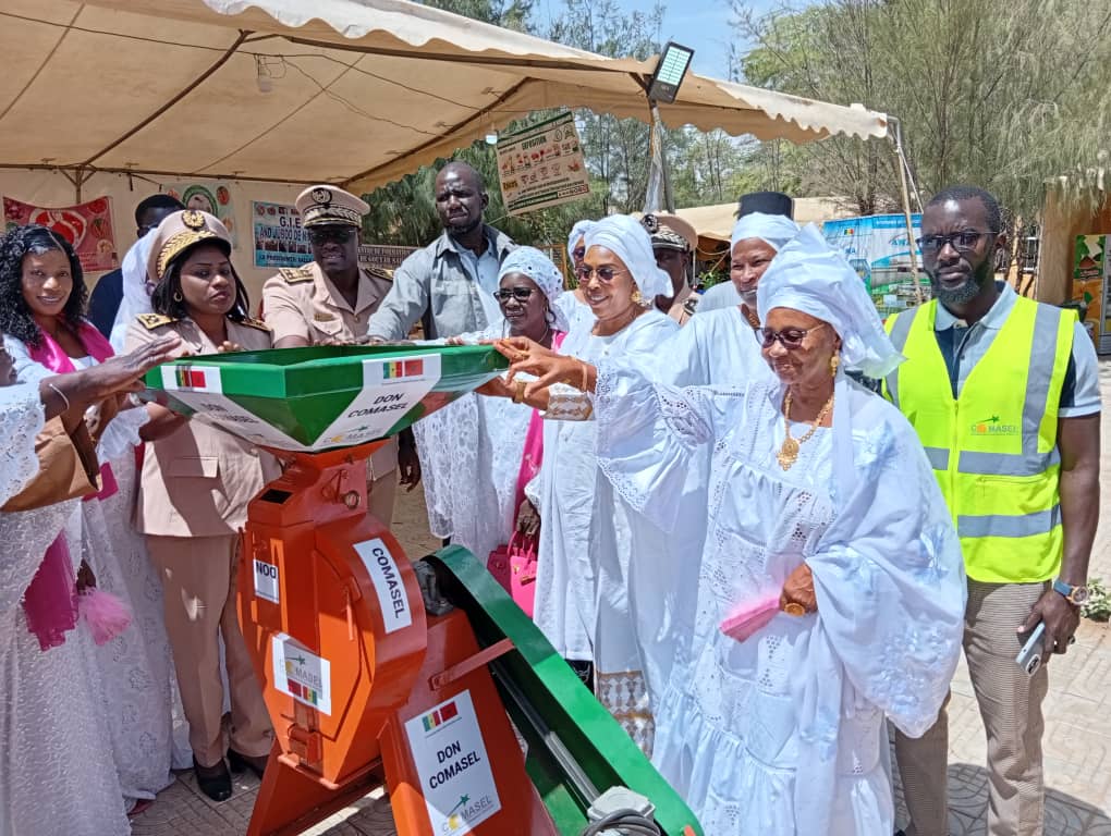 Dans le cadre de l’action sociale et la responsabilité sociétale, COMASEL a procédé à l'accompagnement de groupement de femmes du Département de Linguère dans le cadre de la célébration de la journée internationale de la femme le 08 mars 2026, sous la tutelle de la Préfecture de Linguère et la Gouvernance de Louga. A cet effet, un Don COMASEL , sous forme de moulin à céréales électrique, a été octroyé au groupement de femmes.